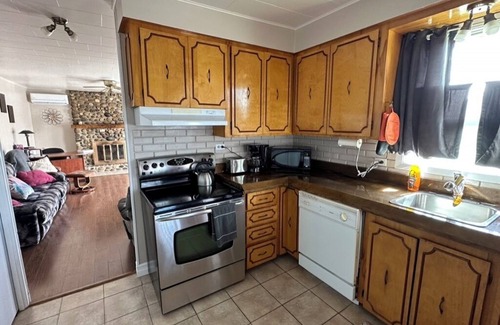 Kedgwick House | Spacious & Charming Lakeview Home – Perfect for Families & Getaways