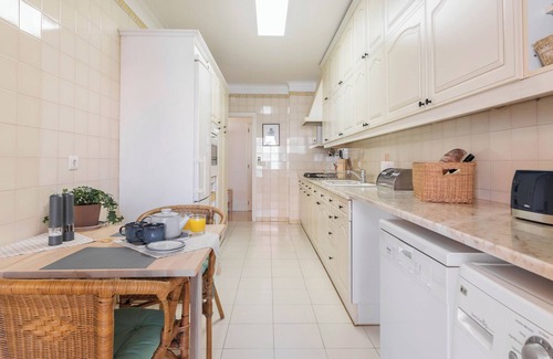 Cascais Apartment | Spacious & Clean Cascais Apartment. Central with free private parking.