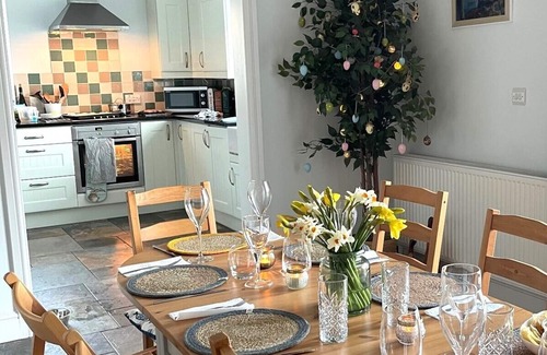 Saint Erth Praze House | Spacious Coastal Retreat nr Porthleven & coast, parking, garden & dog friendly