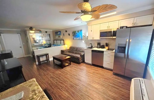 South Peninsula Historic District Condo | Spacious condo w/direct oceanfront private balcony, kitchen,washer/dryer in unit