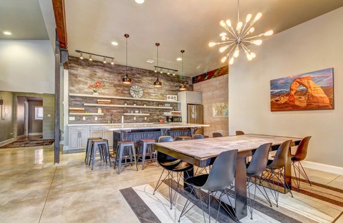 Moab House | Spacious Condo with Private Hot Tub & Firepit - Steps from Downtown