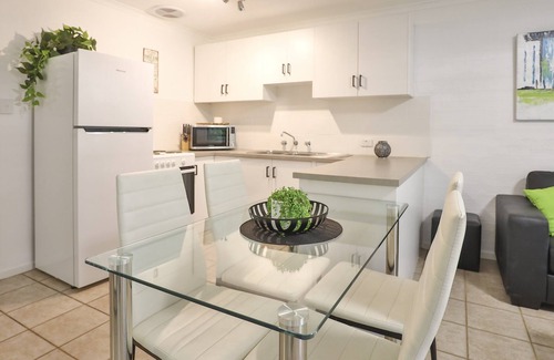 Mildura Apartment | Spacious corp & family friendly, new reno, close to shops/eateries, free wifi