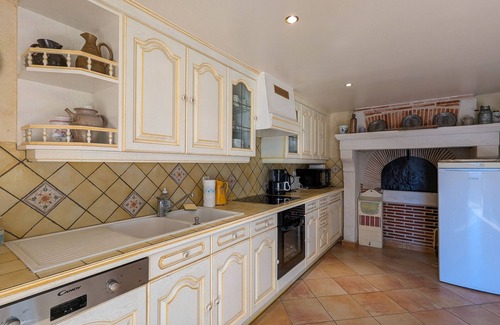 Vicq-sur-Nahon Cottage | Spacious Cottage near Valençay Castle & Beauval Zoo with Outdoor Activities & Large Garden