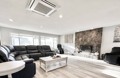 Winters Other | Spacious Country home...hot tub & huge pool!