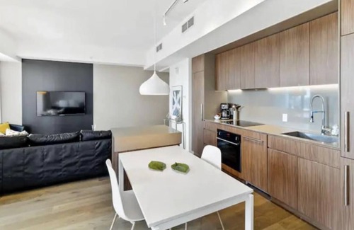 Downtown Montreal Condo | Spacious Cozy & LuxuriousnCondo, 2 bed 2 bath