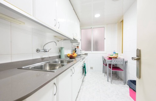 Esquerra de l'Eixample Apartment | Spacious & Design 4Br w/Balcony WIFI + Parking 15m Ramblas Walking Distance