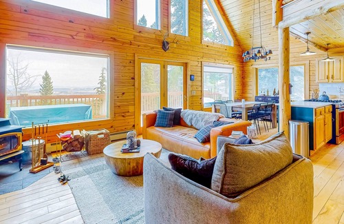 Valley of the Sun House | Spacious dog-friendly cabin with fireplace, mountain view, washer/dryer, & WiFi