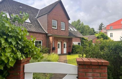 Suderstapel House | Spacious Ensemble Hecht Right On The Eider River