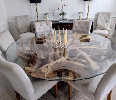 North Perrott House | Spacious Family Cottage Retreat