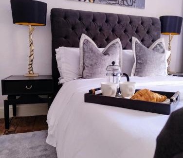 North Perrott House | Spacious Family Cottage Retreat