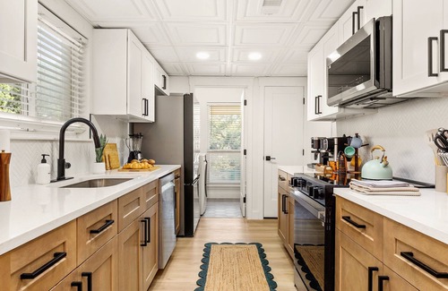 North Central Thousand Oaks House | Spacious Family Getaway w/Heated Pool, Fire Pit, Hot Tub, Movie Theater
