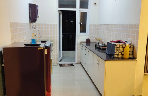 Ghaziabad Apartment | Spacious flat available on per day basis- comfort home stay
