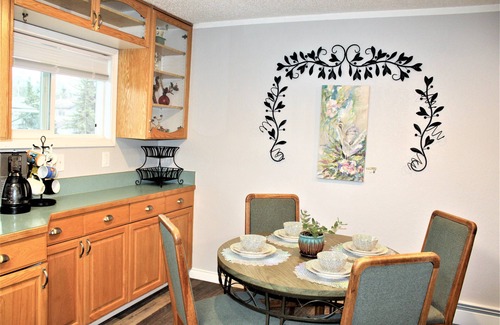 Northeast Anchorage Condo | Spacious Flat with Cozy Environment/sleeps 6