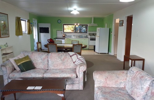 Waitara Cottage | Spacious Garden Cottage w/woodburner