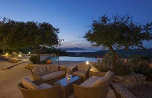 Gavalochori Villa | Spacious, Good Privacy, a Gorgeous Sea View, ideal for groups or large families.