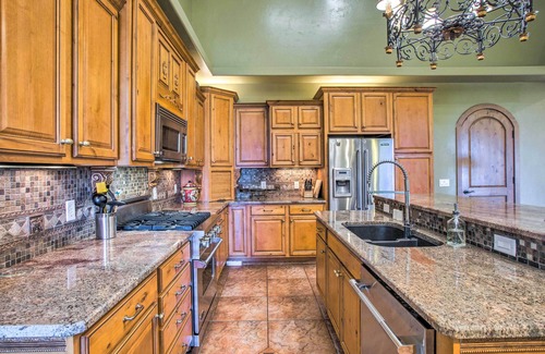 Redlands House | Spacious Grand Junction Home w/Mountain View