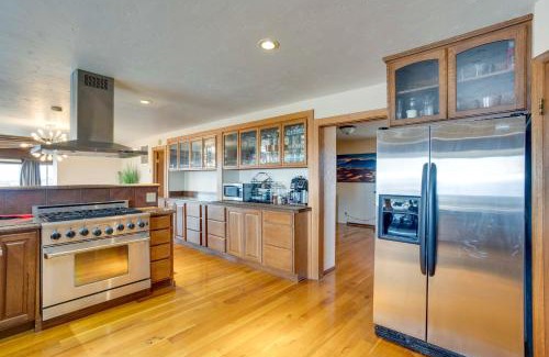 Grand Junction House | Spacious Grand Junction Home Rental with Mtn Views!