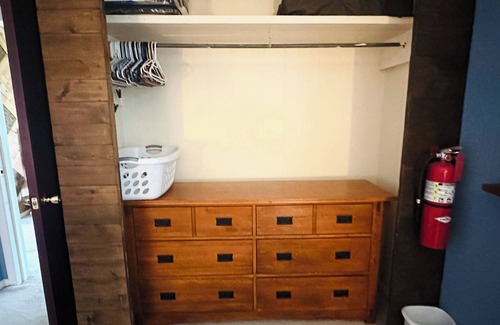 King Salmon House | Spacious Guest House with Sauna, 5+ beds, Near Katmai!