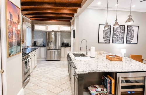 Downtown House | Spacious Historic Oakwood Retreat in the Heart of Downtown