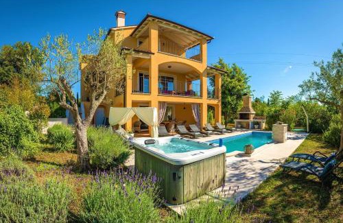 Rakalj House | Spacious holiday house - pool/jacuzzi/sauna/playground/8+2