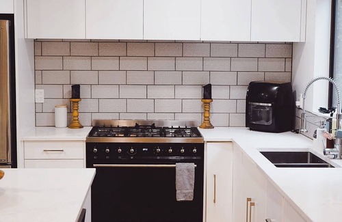 Lowry Bay Villa | Spacious Home for 6-8 great for Families & Friends, Dog Friendly!