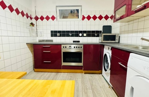 Grinzing Apartment | Spacious Home & Garden Free Parking