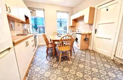 Claddagh House | Spacious home in a stunning location. 4 Bedrooms