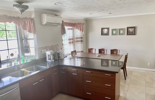 Kahala House | Spacious Home In Kahala That's Centrally Located w/AC, Pool, Lanai 3B Room/3Bath