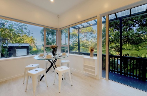 Laingholm House | Spacious Home in Laingholm