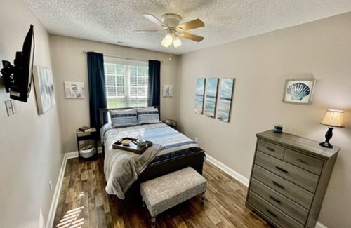 Hartsville House | Spacious Home in Peaceful Neighborhood. Close to Downtown.