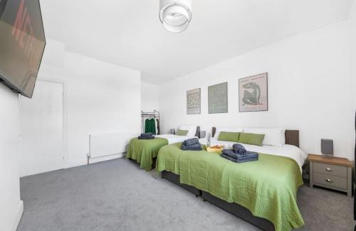 Brighouse Apartment | Spacious Home In The Heart of West Yorkshire