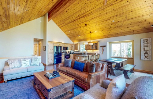 Truckee House | Spacious home near resorts with private hot tub, shared pool, & new furnishings