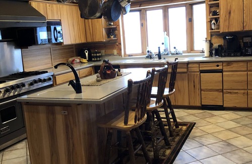 Silver Gate House | Spacious home that is perfect for large family/friend gatherings!