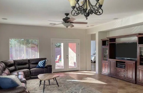 Crossriver House | Spacious home w/huge backyard. Pet friendly!