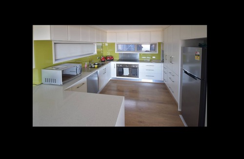 Bellerive House | Spacious Home With Spectacular Water Views