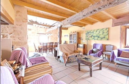 Llano de Bureba House | Spacious House in Llano de Bureba with Fireplace & Mountain View