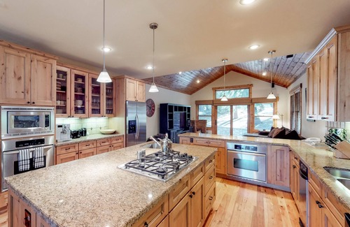 Truckee House | Spacious house with private hot tub