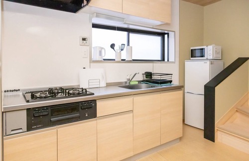 Nishinari House | Spacious Japanese Townhouse Direct Access from KIX 10 Pax 3 bathrooms 3 bedrooms - whirlpool/Osaka Ōsaka