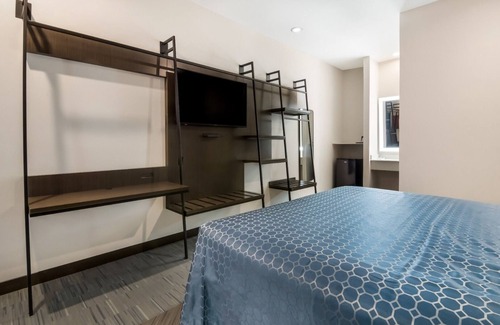 Fort Worth Hotel | Spacious King Room, Scottish Inns, Comfort Close to Tarrant County College