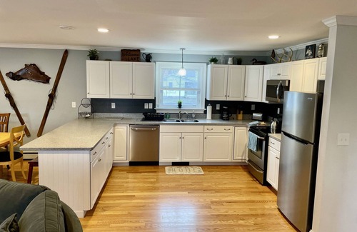 Hunter House | ⭐ Spacious Lake House Just Minutes From The Slopes ⭐