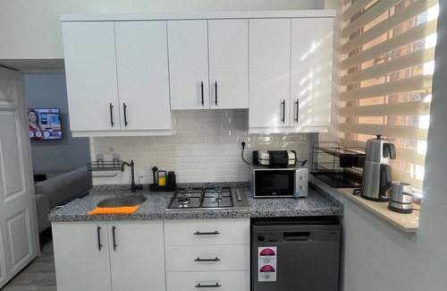 Antalya City Centre Apartment | Spacious Large 3-bedroom apartment in Antalya with WiFi, AC, Joint Garden