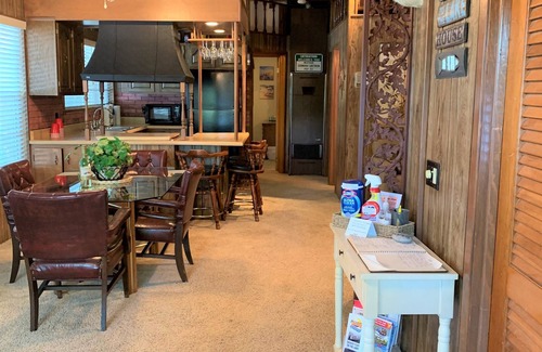 Osage Beach House | Spacious Large Family Lake Home For Rent