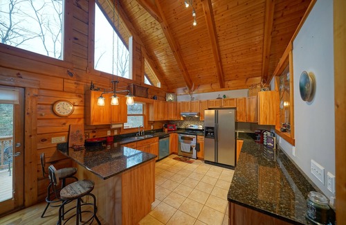 Butler Cabin | Spacious Log Cabin with Breathtaking Views
