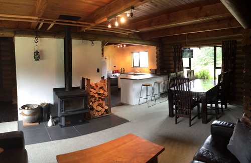 Mt Lyford Ski Chalet | Spacious log chalet with free WIFI, great for a few families
