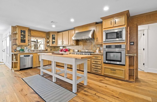 Houston House | Spacious Lux 4 BDR Ranch Style Home in Highland Village/River Oaks, 2 King Beds