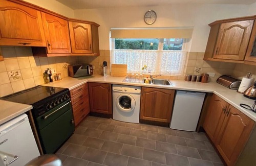 Doncaster House | Spacious Luxurious Serviced Accommodation 3