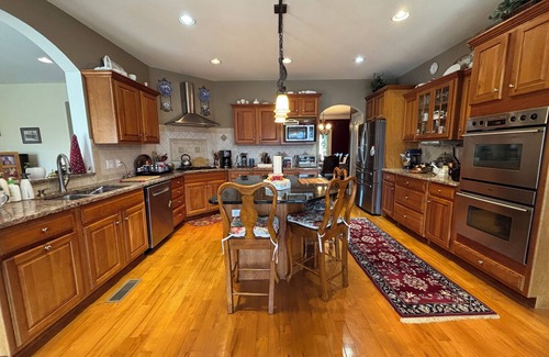 State College House | Spacious, Luxurious, and Convenient Happy Valley PSU Getaway