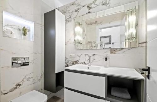 Valle de los Galanes House | Spacious Malaga House with private walled-in yard