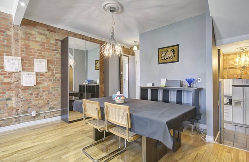 Old Town House | Spacious mid century 2 bedroom in downtown.