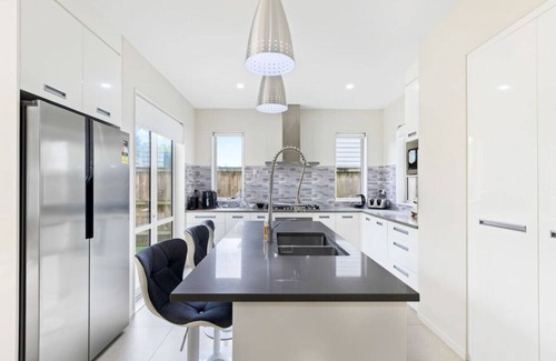 Papakura House | Spacious Modern 3BR Home | WiFi Netflix & Office